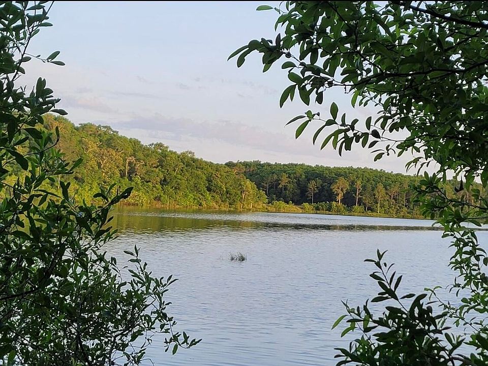 2nd image of 35 Lake Holley Cir