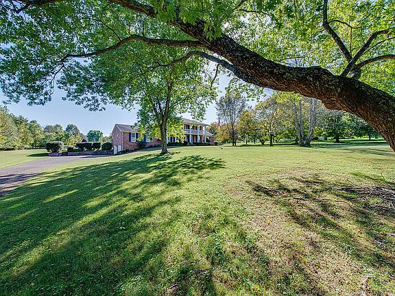 5th image of 1027 Lake Colonial Dr