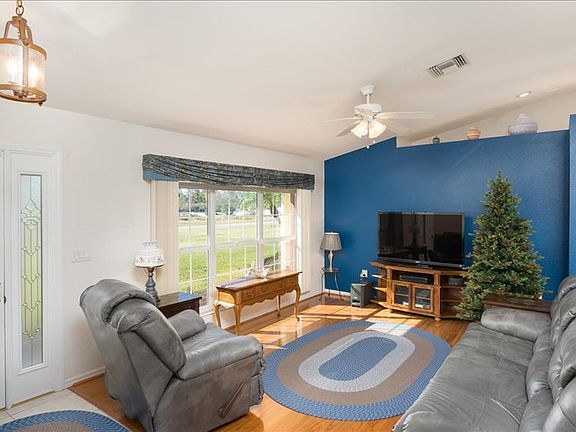 3rd image of 234 Chicago Way NE