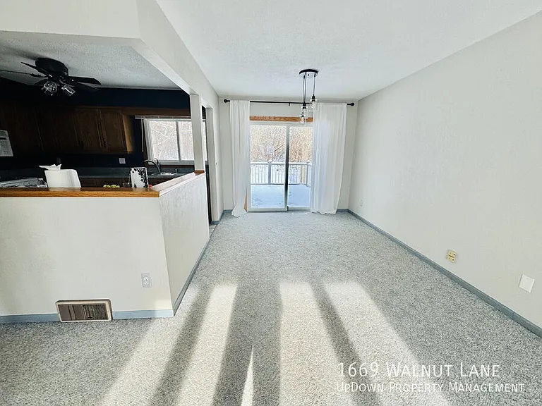 1669 Walnut Ln — Photo 3
