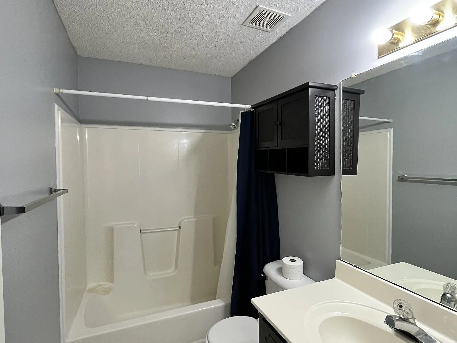 3 bed, 1130 sqft, $1,300 — Photo 4