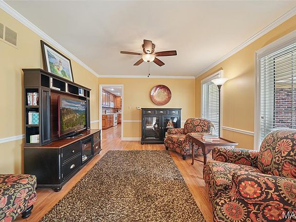 3rd image of 1047 Camargo Dr