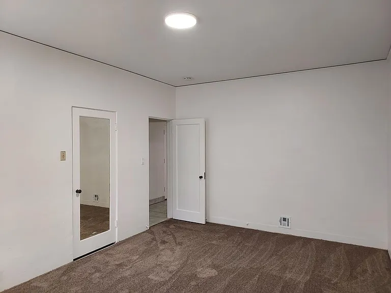 South Mission Hills/Midtown 2 Bed/2 Bath Downstairs Apartment — Photo 10
