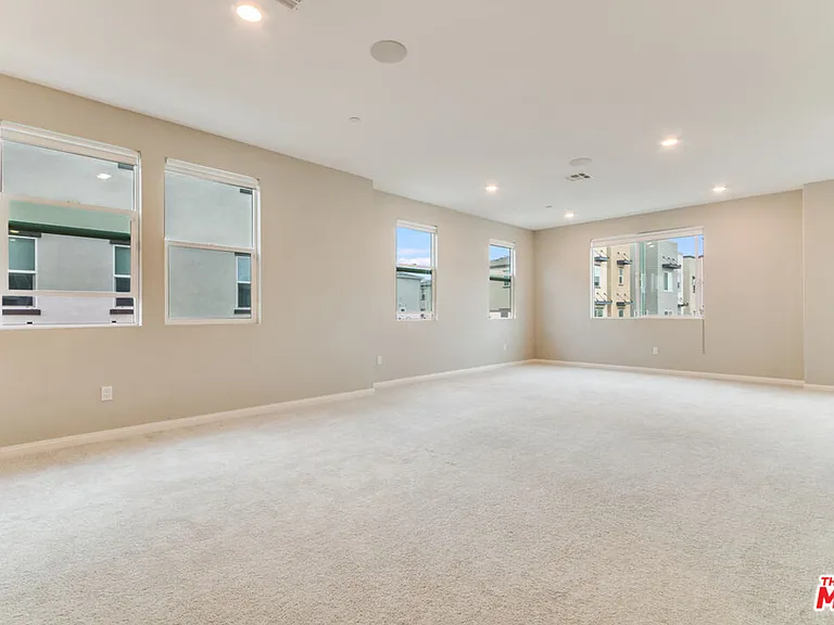 713 Daniel Freeman Cir — Photo 21