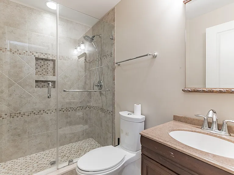 7607 Newmarket Dr — Photo 26