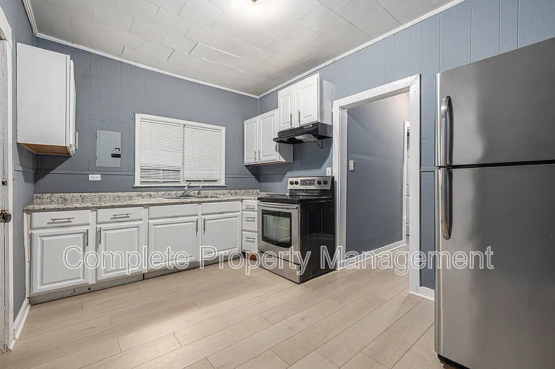 2 bed, 1.0 bath, 916 sqft, $900 — Photo 3