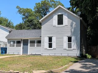 416 Pine St, Fruitport, MI 49415