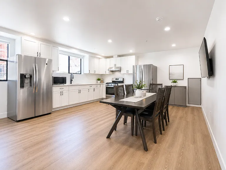 3100 S Normandie Ave — Photo 2
