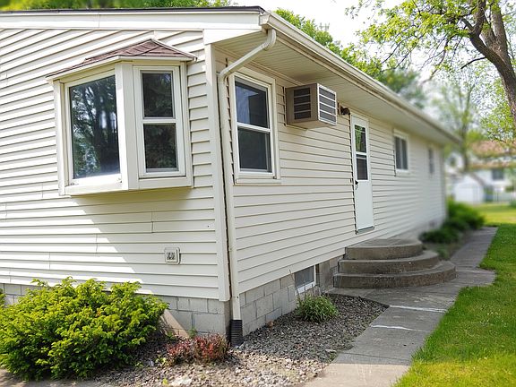 2nd image of 618 Fairview Ave E