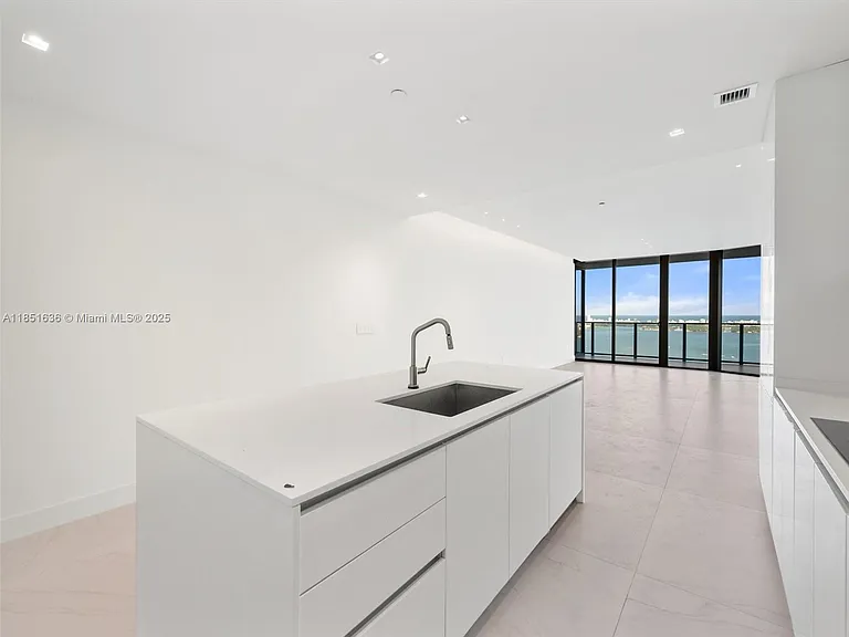 700 NE 24th St #5105 — Photo 14