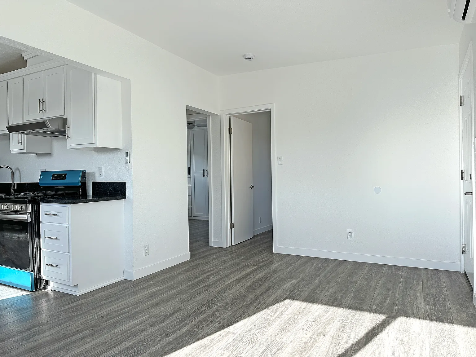 2 bed, 500 sqft, $2,450 — Photo 4