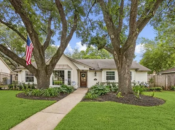1307 Berrywood Ln, Houston, TX 77077