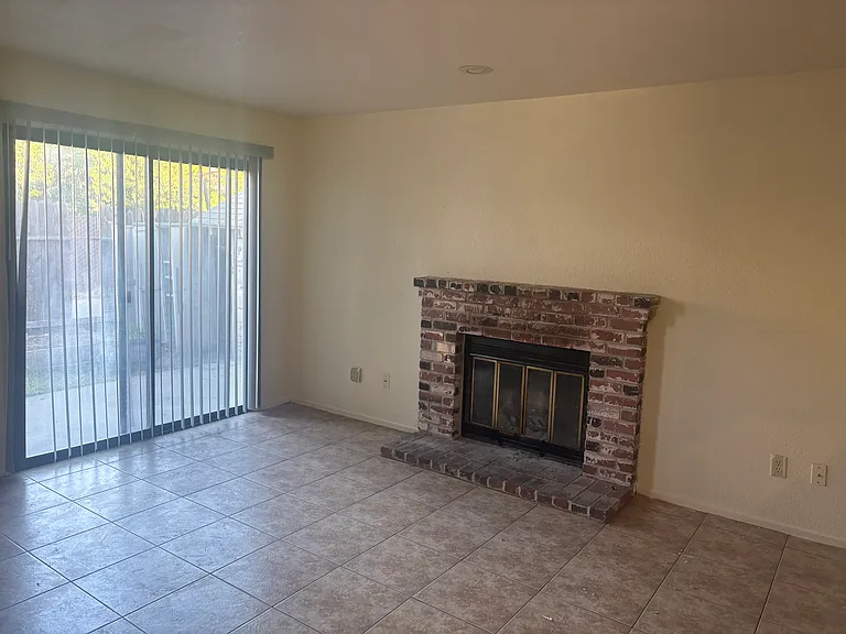 224 S Hutchins St #224 — Photo 6