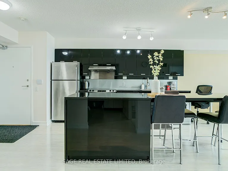 29 Singer Ct #1015 — Photo 1