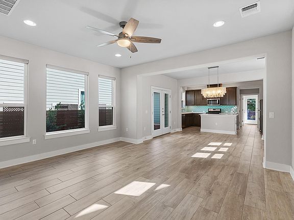 5th image of 6004 Corrine Ln