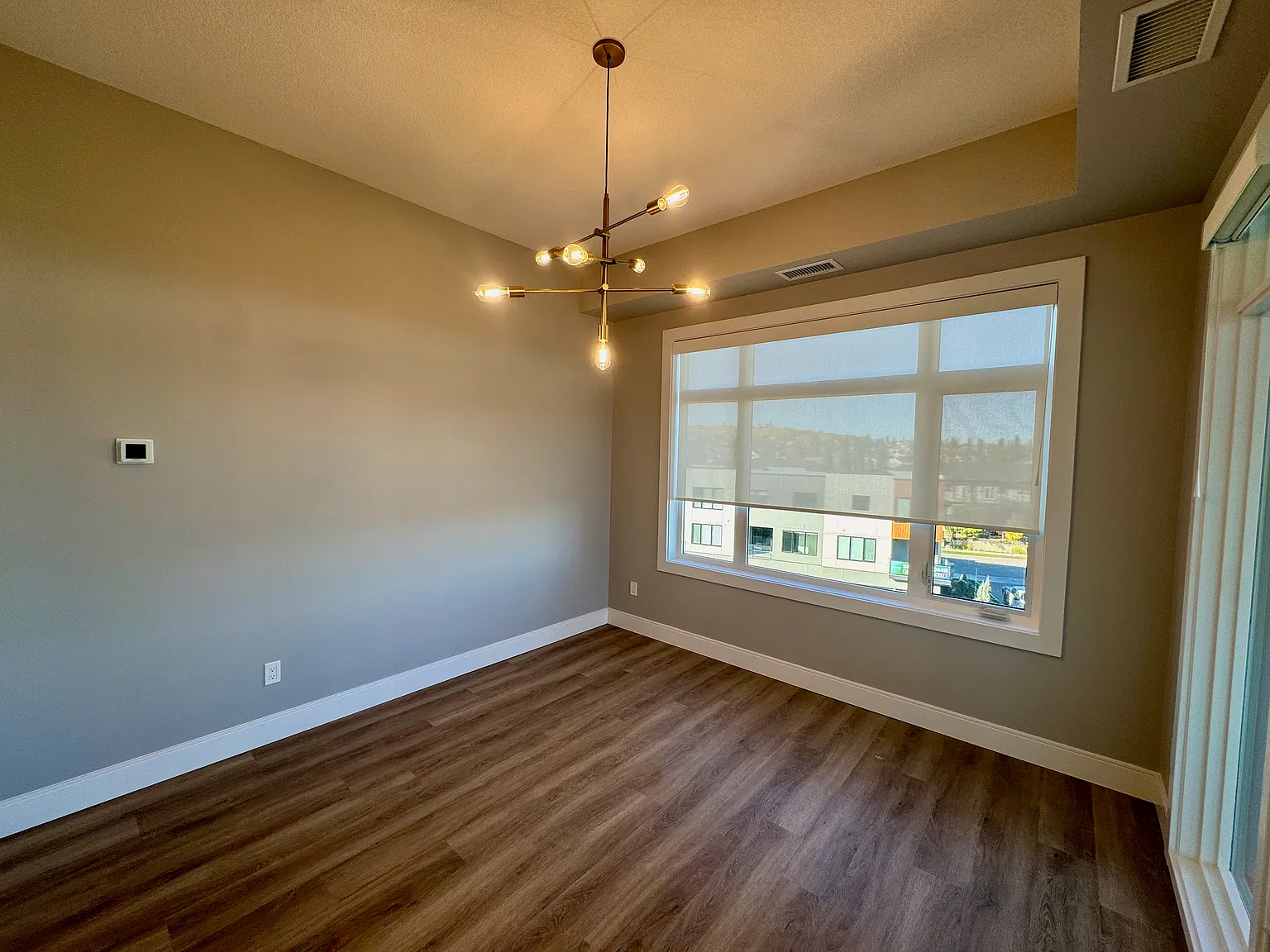 2 Bed 2 Bath Luxury Apartment SW Edmonton — Photo 3