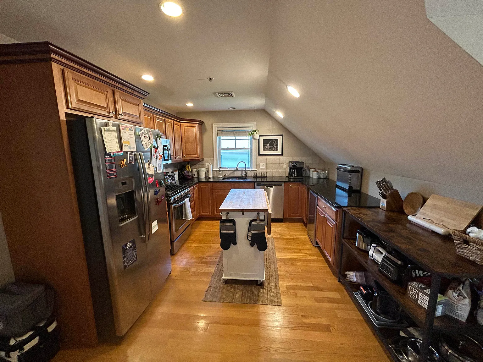 2 bed, 1460 sqft, $3,200 — Photo 2