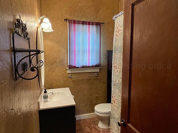 5th image of 601 N Somerville St