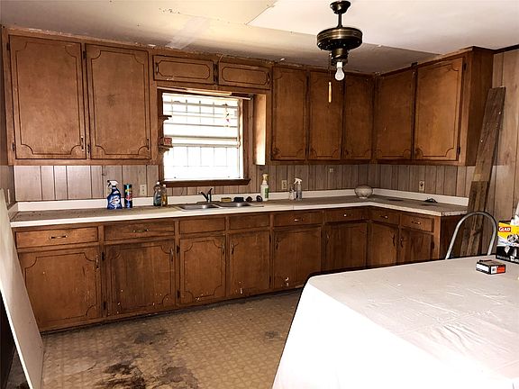 4th image of 109 Washington St