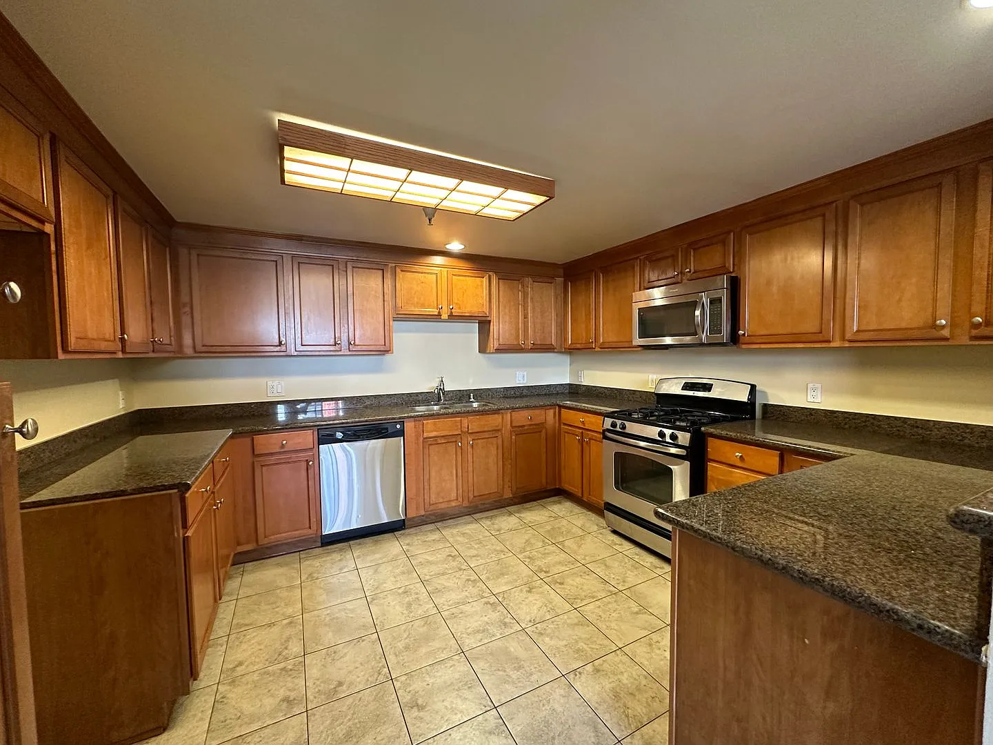 Bella Villa - Laurel — Photo 1