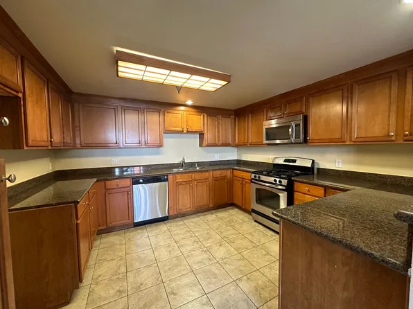 Bella Villa - Laurel, 7526 Laurel Canyon Blvd Unit 201, North Hollywood, CA 91605