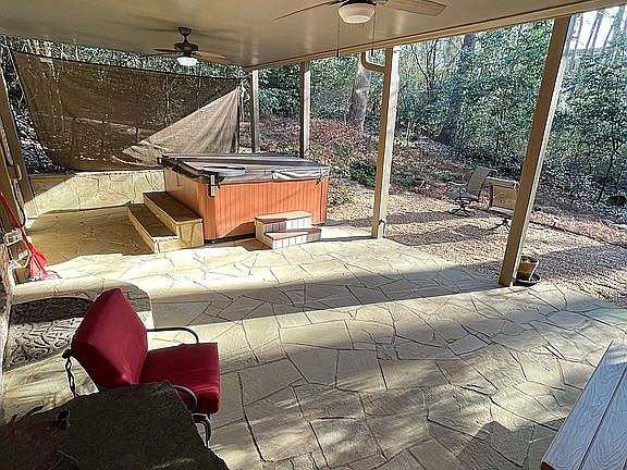 Hot tub 