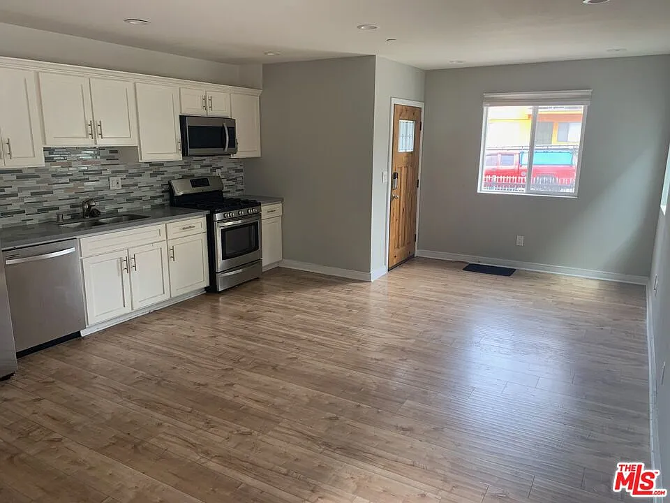 3 bed, 2.0 bath, 1300 sqft, $3,200 — Photo 4