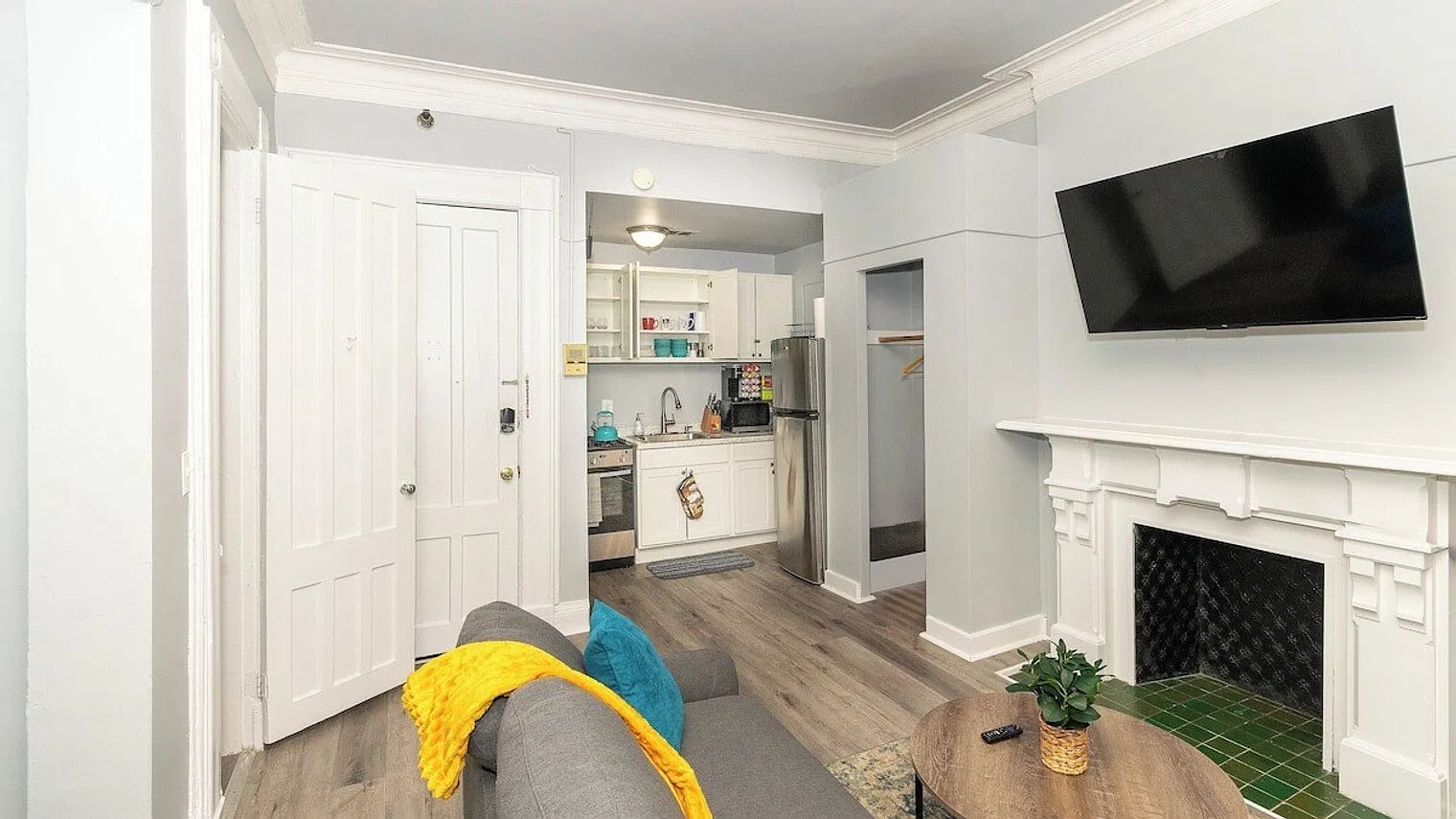 1 bed, 1.0 bath, $4,194 — Photo 2