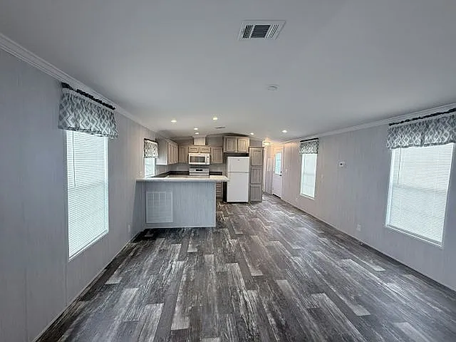 2 bed, 2.0 bath, 896 sqft, $1,900 — Photo 2