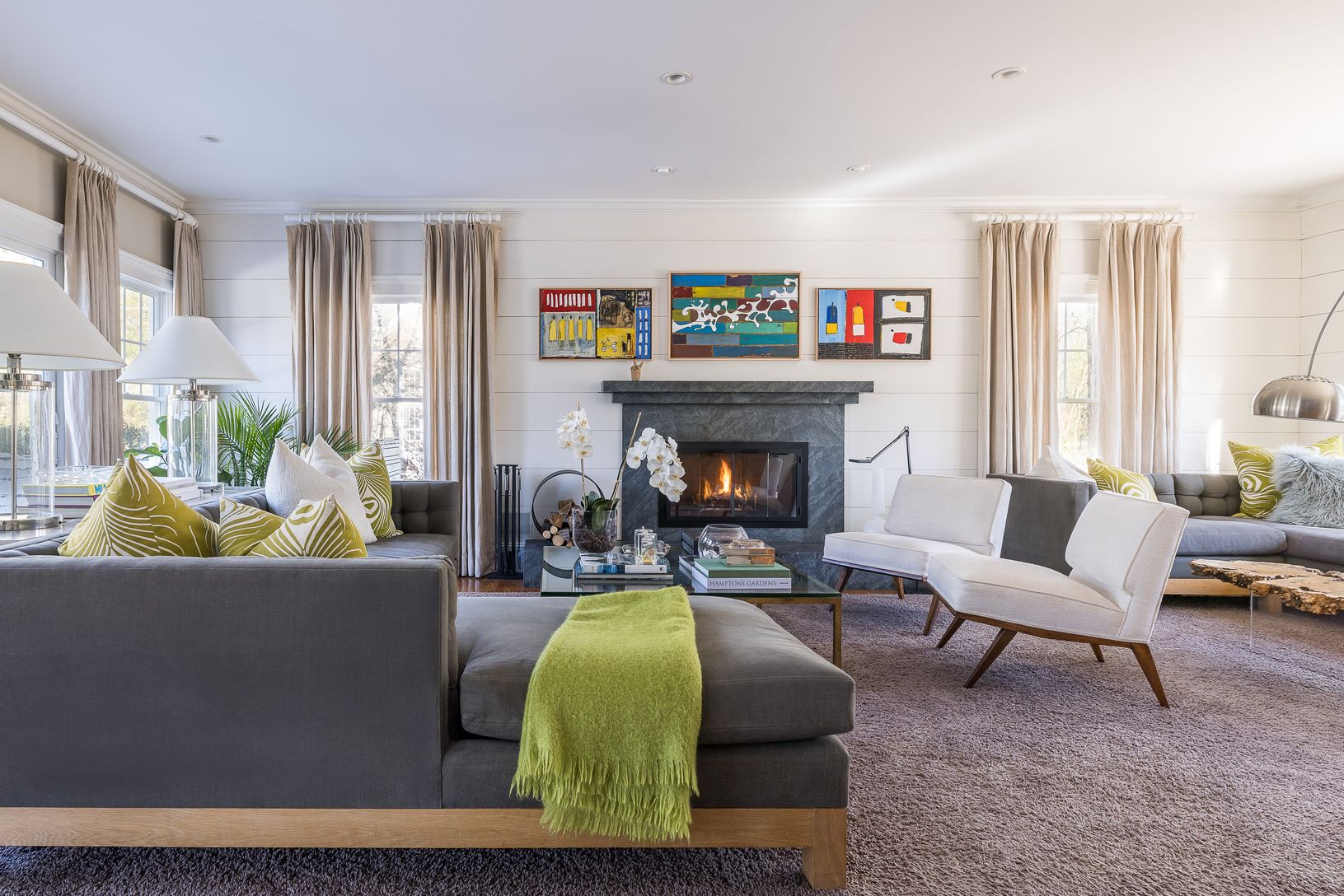  Spacious living room