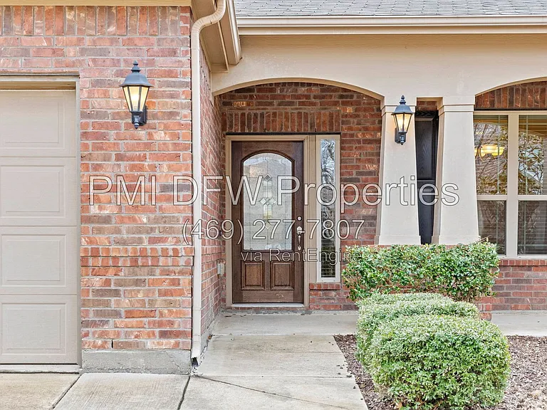 1624 Medina Ln — Photo 3