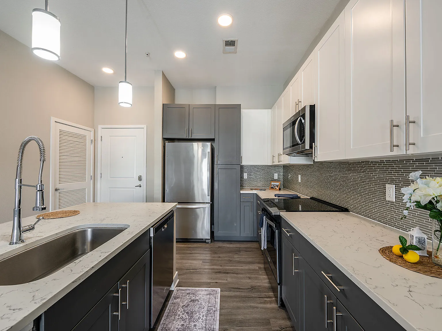 River House — Photo 4