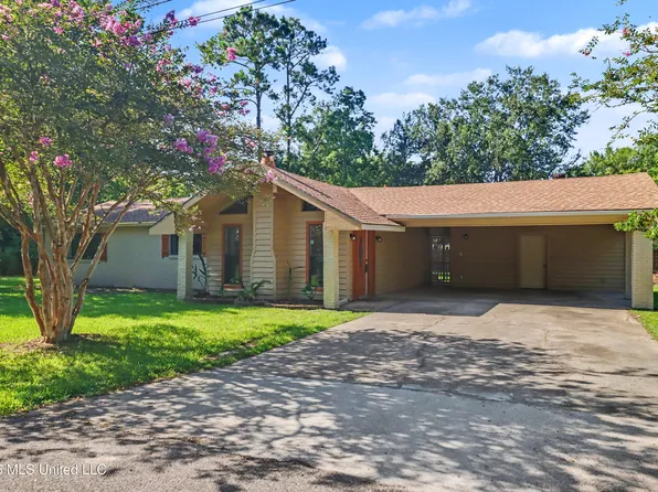 225 Trout St, Waveland, MS 39576