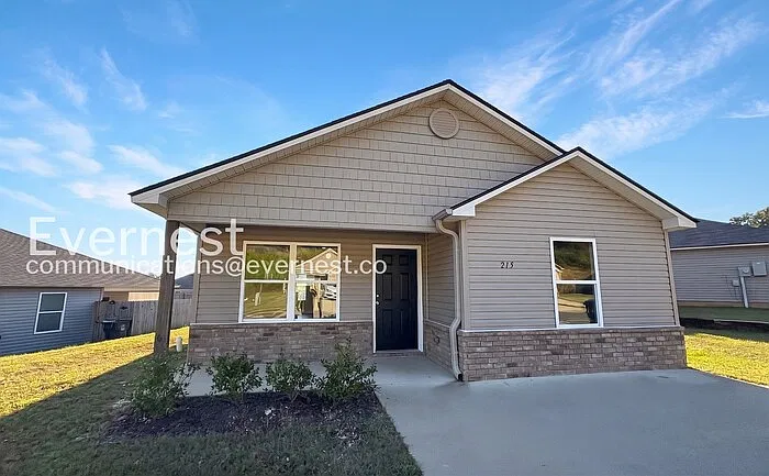 3 bed, 2.0 bath, 1125 sqft, $1,380 — Photo 1