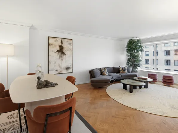 1050 5th Avenue image 8 of 14