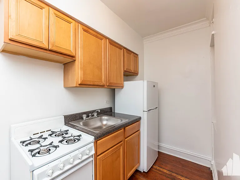 4640 N Paulina St — Photo 5