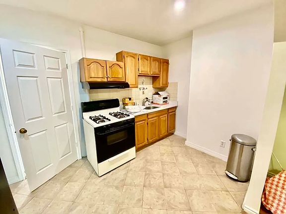 4th image of 168 17th St Floor 2