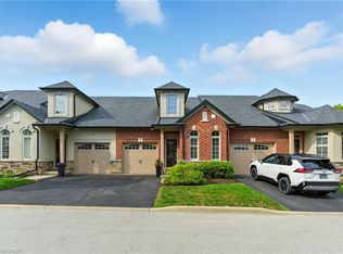 4 Burgundy Grv, Hamilton, ON L9K 0E7