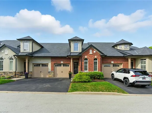 4 Burgundy Grv, Hamilton, ON L9K 0E7