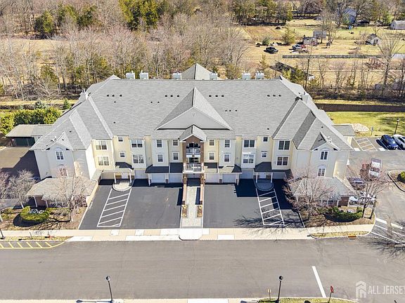 3rd image of 2103 Avery Ct