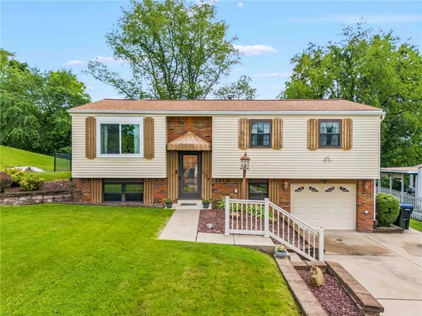 138 Convair Dr, Coraopolis, PA 15108