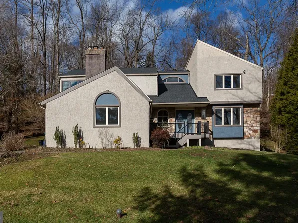 211 Cornell Dr, Bryn Mawr, PA 19010
