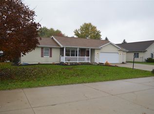 203 Brooke Ln, Millersburg, IN 46543