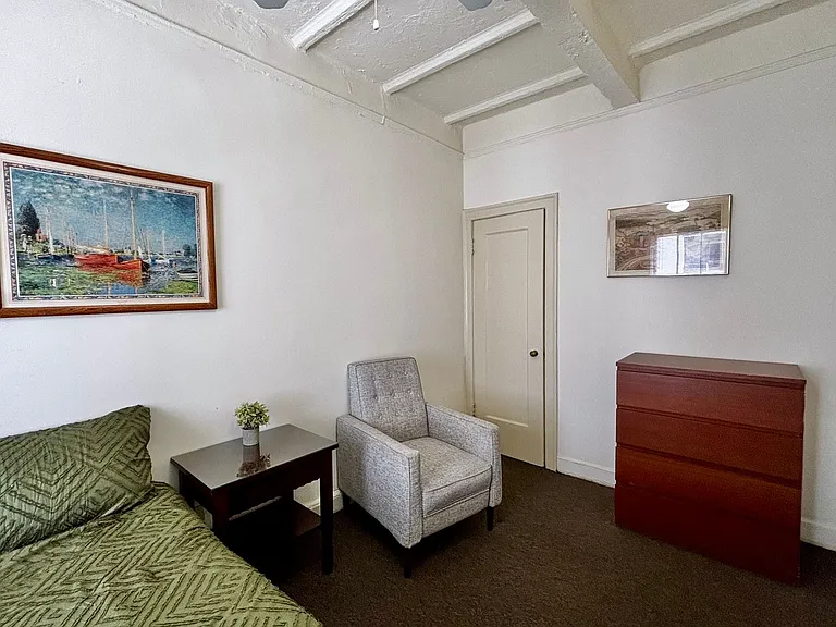 Canterbury Court Apartments — Photo 78