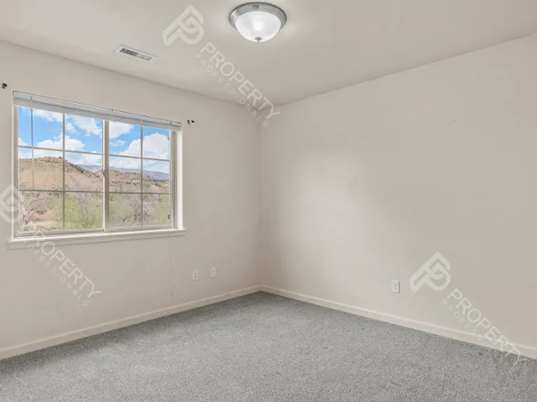 3037 Coal Mine Ave #F — Photo 32