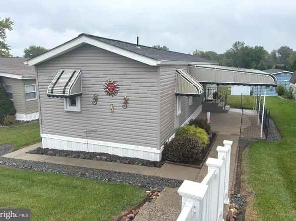 219 Winding Brook Run, North Wales, PA 19454