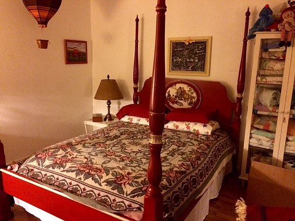 Guest bedroom