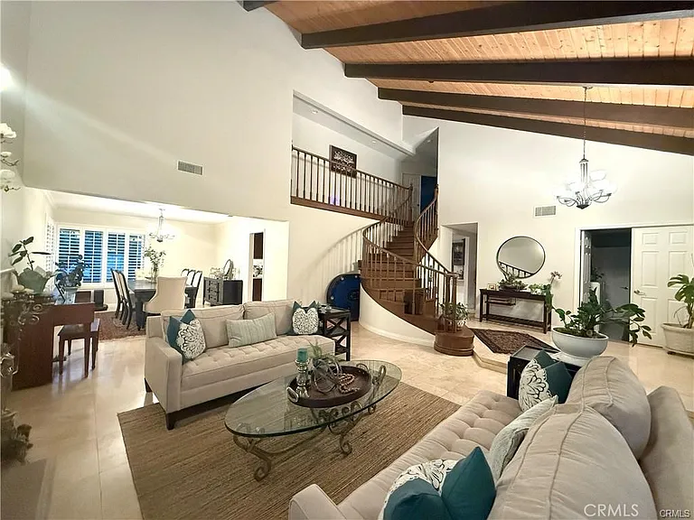 548 Sycamore Ave — Photo 3