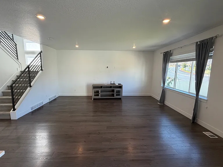 1071 W Sebal Ln — Photo 9