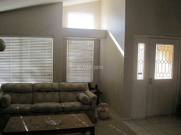 3rd image of 275 Sunshine Springs Ct